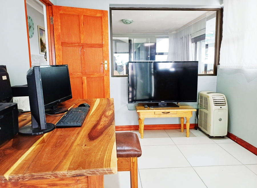 7 Bedroom Property for Sale in Kleinmond Western Cape